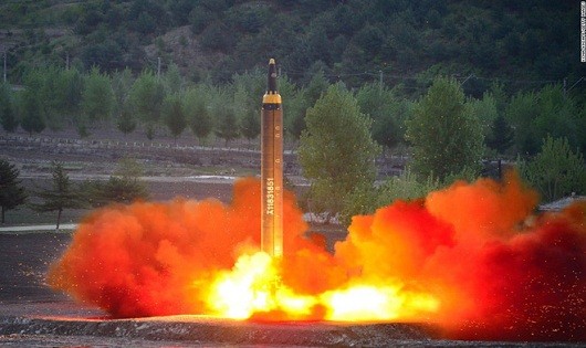 Hình ảnh do hãng thông tấn nhà nước Triều Tiên KCNA công bố về một vụ phóng thử tên lửa Hwasong