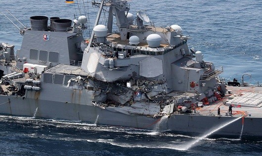 Tàu chiến USS Fitzgerald “trọng thương” sau vụ va chạm với tàu chở hàng