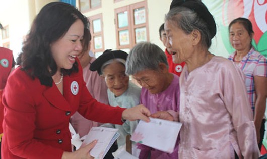 Hàng trăm tỷ đồng/năm cho các chương trình nhân đạo 