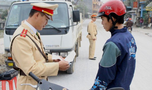 Thông qua công tác tuyên truyền, nhắc nhở các vụ chống đối CSGT sẽ được giảm thiểu.