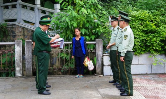 Đồn BP cửa khẩu quốc tế Thanh Thủy tiếp nhận nạn nhân bị lừa bán do lực lượng chức năng Trung Quốc trao trả