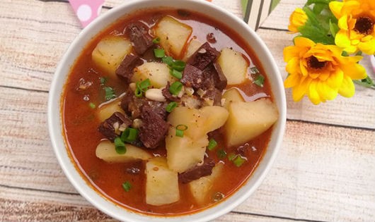 Canh tiết nấu khoai tây