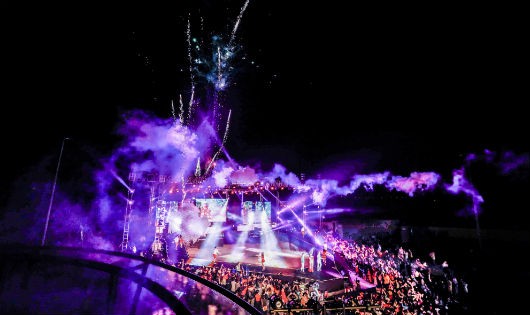 Sân khấu lung linh hoàng tráng tại Coco Starlight Fest sẽ góp phần làm đại tiệc âm nhạc thêm tưng bừng, thăng hoa