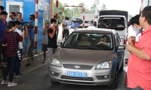Trạm BOT Sóc Trăng (trên quốc lộ 1, thuộc địa bàn xã An Hiệp, huyện Châu Thành, tỉnh Sóc Trăng) bị các tài xế phản ứng phải xả trạm
