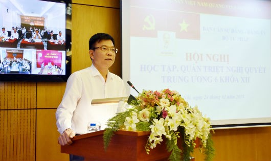 Bộ trưởng Bộ Tư pháp Lê Thành Long phổ biến, quán triệt Nghị quyết Trung ương 6 khóa XII tới Hội nghị