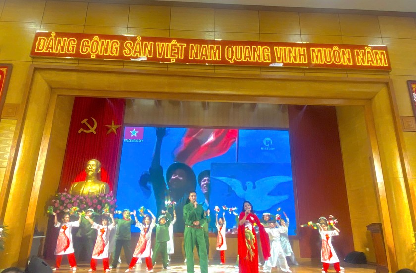 Báo Pháp luật Việt Nam đạt giải B cuộc thi viết 'Khát vọng Tây Hồ - Khát vọng Thăng Long' năm 2024 ảnh 1