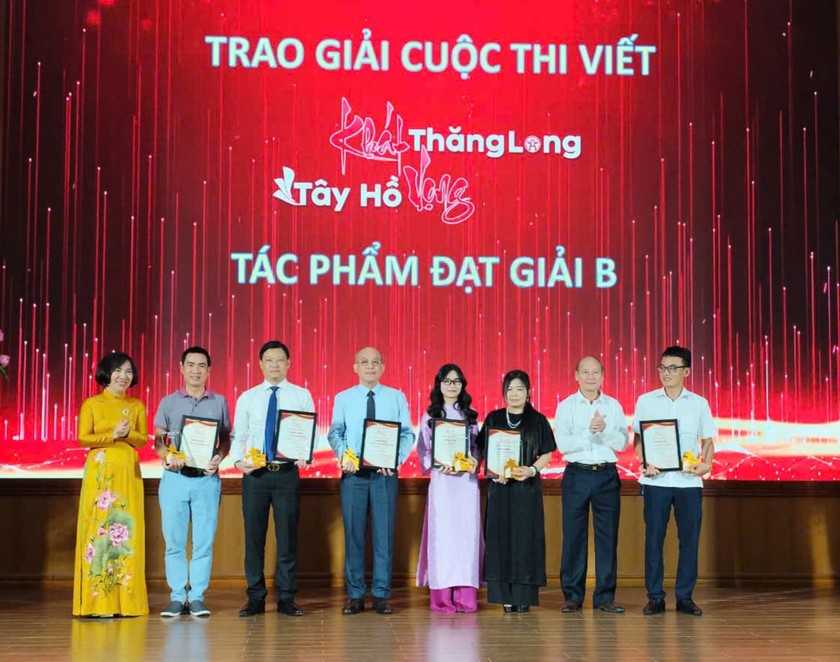 Báo Pháp luật Việt Nam đạt giải B cuộc thi viết 'Khát vọng Tây Hồ - Khát vọng Thăng Long' năm 2024 ảnh 3