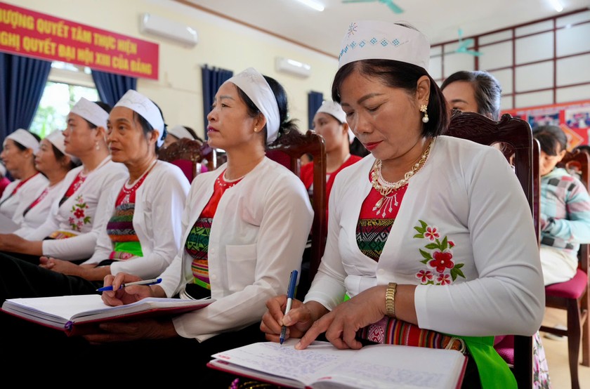 Chương trình “Tư vấn chính sách pháp luật về an sinh xã hội đối với đồng bào dân tộc thiểu số”, hướng đến nâng cao hiểu biết các chính sách an sinh cho nữ lao động DTTS. (nguồn: Duy Khánh)