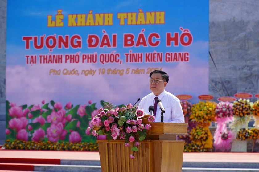 Ông Nguyễn Trọng Nghĩa - Ủy viên Bộ Chính trị, Bí thư Trung ương Đảng, Trưởng Ban Tuyên giáo Trung ương phát biểu tại lễ khánh thành tượng đài Bác Hồ tại TP Phú Quốc.