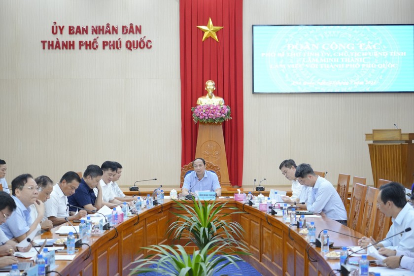 Quang cảnh buổi làm việc.