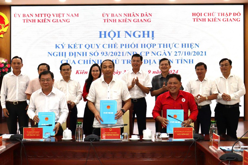 Kiên Giang: Ký kết Quy chế phối hợp về vận động, quản lý, phân phối và sử dụng nguồn đóng góp tự nguyện