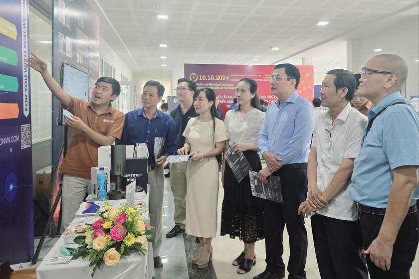 Kiên Giang: Chuyển đổi số giúp người dân, doanh nghiệp quen dần làm việc với công nghệ số