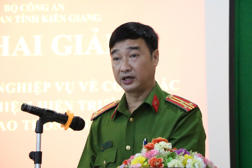 Thượng tá Phạm Hữu Từ Tâm, Phó Phân viện trưởng, Phân viện Khoa học hình sự phát biểu tại buổi Lễ khai giảng.