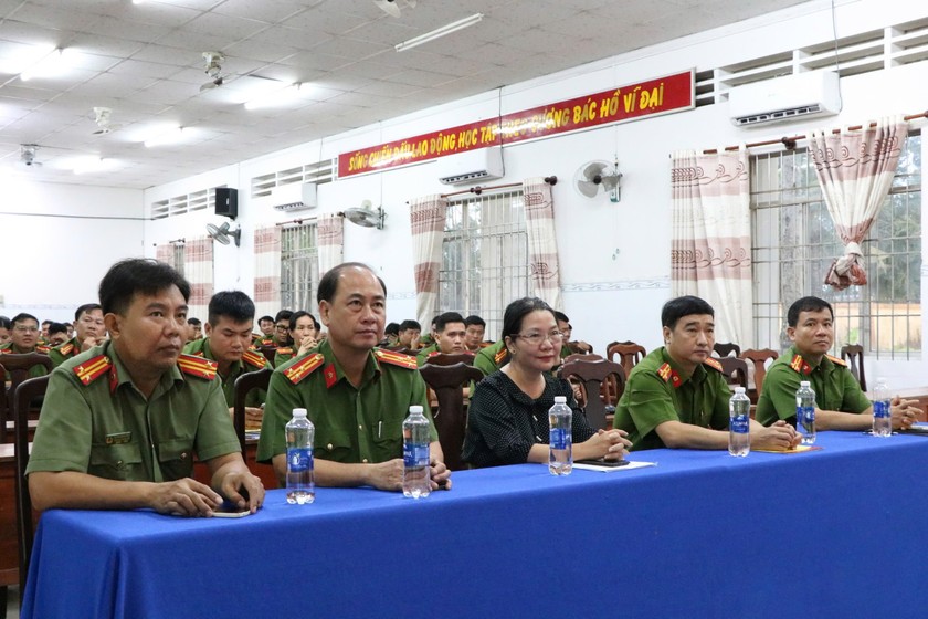 Các đại biểu tham dự buổi Lễ khai giảng.