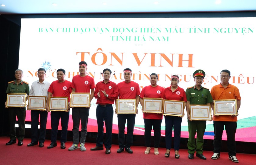 Tôn vinh Người hiến máu tiêu biểu tỉnh Hà Nam năm 2024