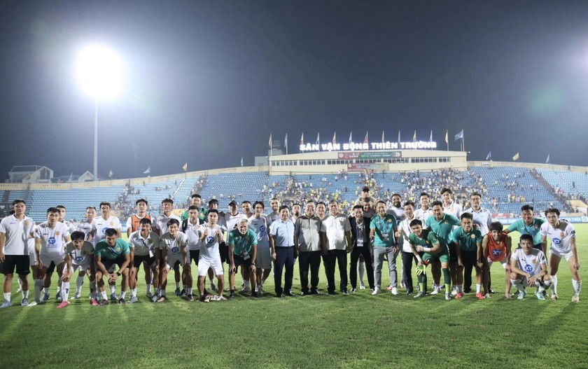 CLB Thép Xanh Nam Định lên kịch bản nâng Cúp vô địch V-League 2023/24