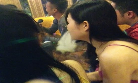 'Đào' trong quán đốt tuổi thanh xuân trong làn khói shisha (Ảnh: Q.M)