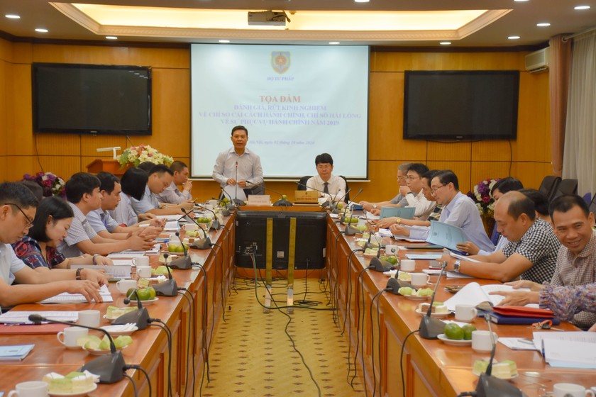 Đẩy mạnh cải cách hành chính theo hướng thực chất, bền vững