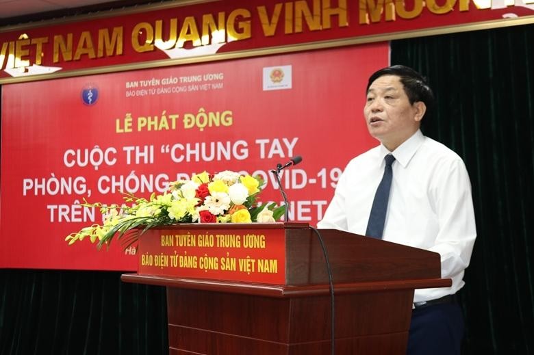 TS. Trần Doãn Tiến – Tổng Biên tập Báo điện tử Đảng Cộng sản Việt Nam, Trưởng Ban Tổ chức Cuộc thi trắc nghiệm “Chung tay phòng, chống dịch COVID-19” trên mạng xã hội VCNet, phát biểu khai mạc Lễ phát động. Ảnh M.Hùng