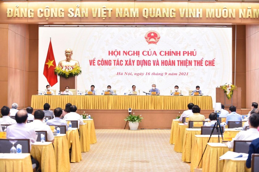 Thủ tướng Chính phủ Phạm Minh Chính chủ trì Hội nghị toàn quốc về công tác xây dựng và hoàn thiện thể chế. Ảnh VGP/Nhật Bắc.