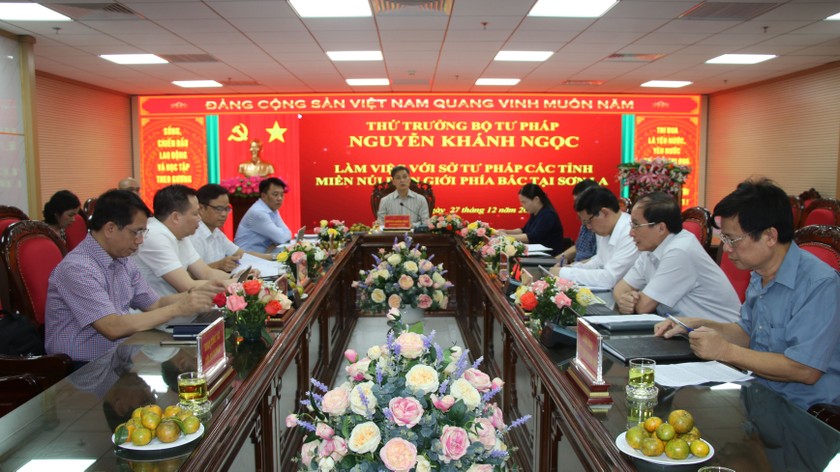 Quang cảnh buổi làm việc