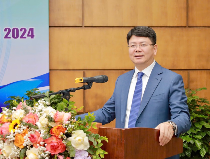Thứ trưởng Nguyễn Thanh Tịnh ghi nhận và biểu dương những nỗ lực, thành tích mà Cụm thi đua sở Tư pháp, Cục THADS các tỉnh Đồng bằng Bắc Bộ đã đạt được trong năm 2024
