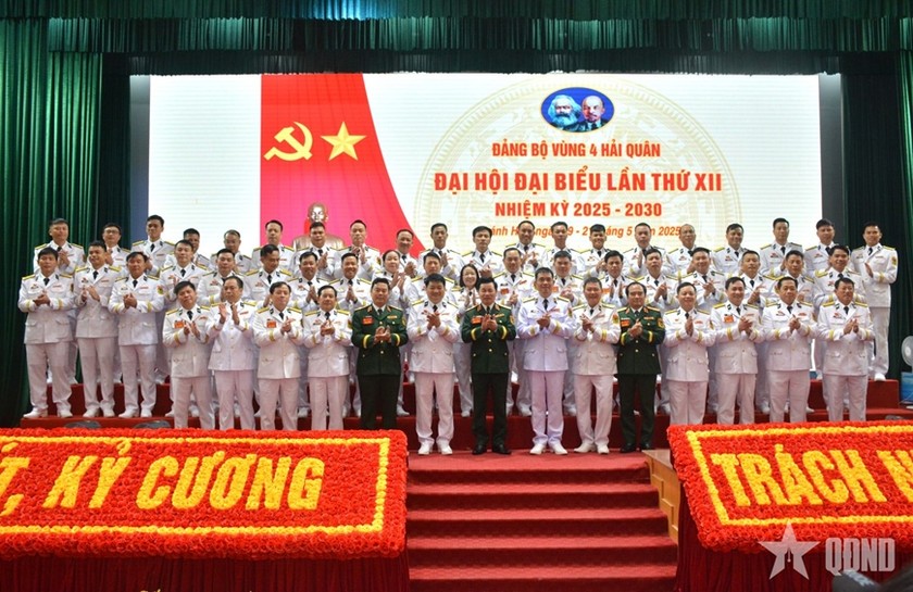 Các đại biểu chụp ảnh lưu niệm tại Đại hội. Ảnh qdnd.vn