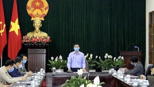 Chủ tịch UBND TP phát biểu chỉ đạo tại cuộc họp triển khai biện pháp hỗ trợ người dân gặp khó khăn do đại dịch