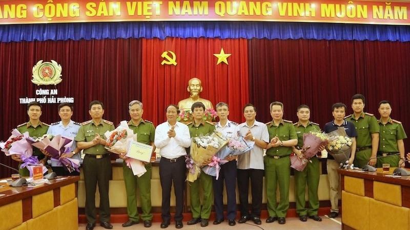 Lãnh đạo TP Hải Phòng khen thưởng lực lượng Công an, Hải quan có thành tích xuất sắc