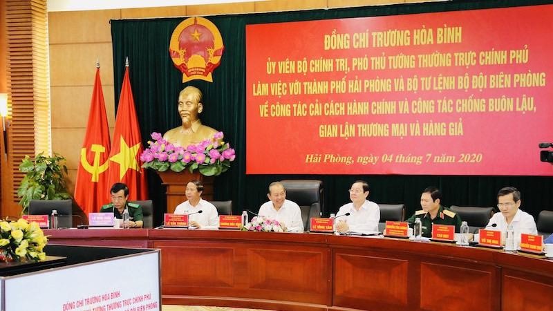 Phó Thủ tướng Thường trực Chính phủ Trương Hoà Bình chủ trì buổi làm việc