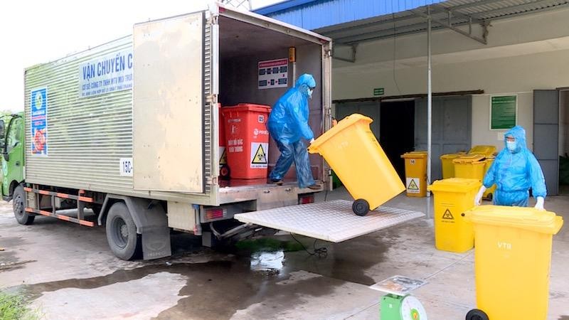 Phương tiện vận chuyển và khu vực lò đốt đều được thường xuyên phun thuốc khử trùng theo đúng quy định.