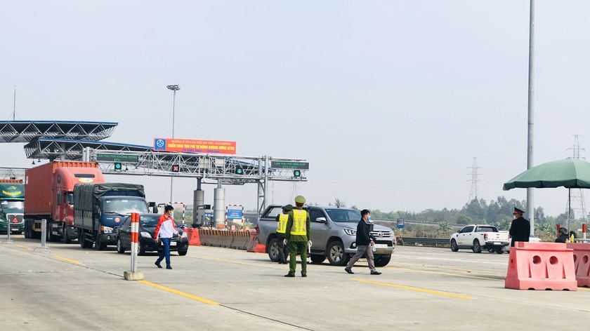 Công dân ra, vào TP phải thực hiện khai báo y tế tại các Chốt kiểm soát ra, vào TP (trong đó nêu rõ lý do, lịch trình ra, vào TP)