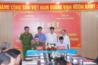 Đại diện lãnh đạo Viện Kiểm Sát TP Hải Phòng, Ban Tuyên giáo Thành uỷ Hải Phòng chứng kiến lễ ký kết Kế hoạch liên ngành về phối hợp trực trợ giúp pháp lý trong điều tra hình sự