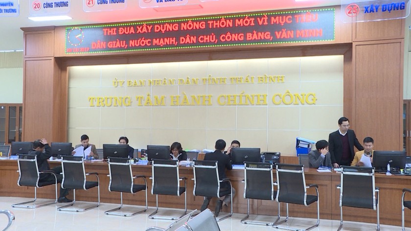 Các doanh nghiệp “chấm điểm” đánh giá mức độ hài lòng với hoạt động điều hành kinh tế của các sở, ngành, UBND các huyện, thành phố.