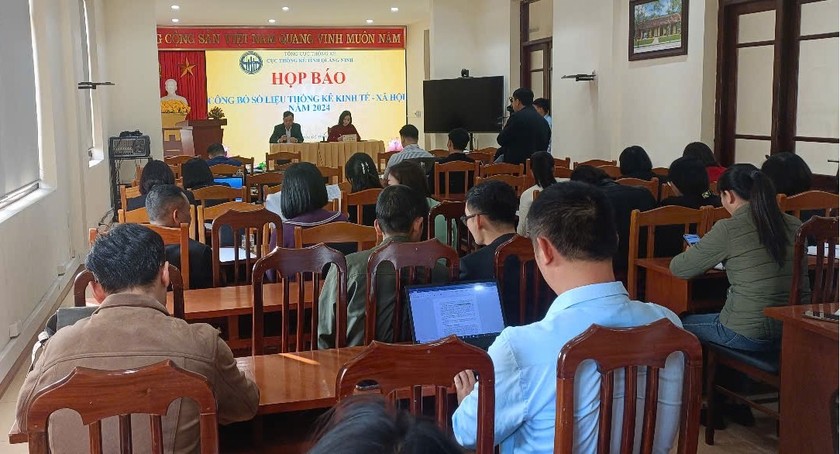 Quang cảnh buổi họp báo.