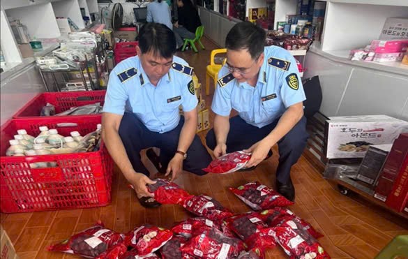 Số hàng hoá không rõ nguồn gốc xuất xứ của hộ kinh doanh Đ.T.D. Ảnh: Chi cục QLTT tỉnh Thái Bình.