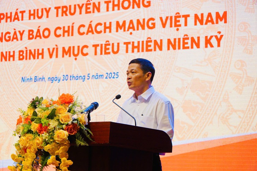 TS. Nguyễn Tri Thức - Uỷ viên BBT, Giám đốc Trung tâm Chuyên đề và Truyền thông – Phát hành, Tạp chí Cộng sản, phát biểu tại Toạ đàm