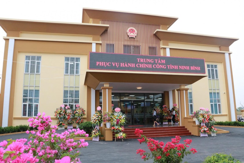 UBND tỉnh Ninh Bình vừa ban hành văn bản yêu cầu các Sở, ban, ngành, UBND các cấp tập trung triển khai mô hình tổ chức và vận hành Trung tâm Phục vụ hành chính công cấp tỉnh, cấp xã theo quy định mới ( ảnh minh hoạ)