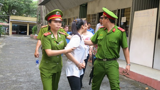 Gây thương tích vì... từ chối ký đơn ly hôn