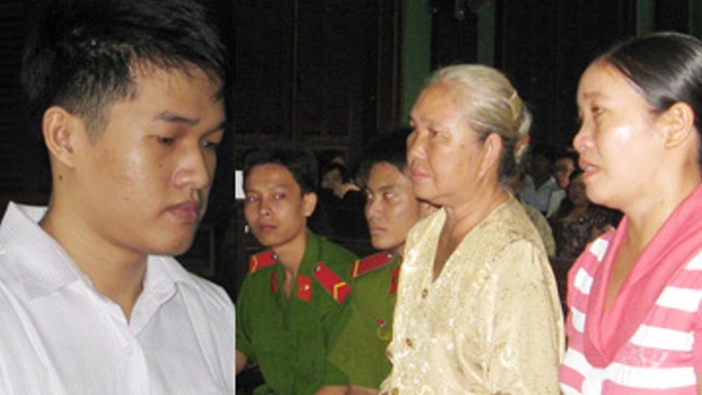 Nam sinh viên giết cha được cải tử nhờ luật sư