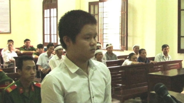  Bị cáo Bình trước vành móng ngựa