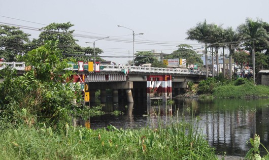 Khu vực hai nạn nhân gieo mình xuống sông 