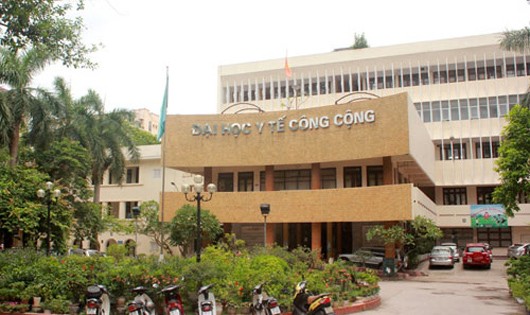 Trường Đại học Y tế công cộng nhận Huân chương Độc lập hạng Ba