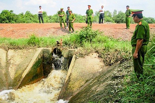  Doanh nghiệp xả thải trái phép ra môi trường có thể bị truy cứu trách nhiệm hình sự  (ảnh: Công Lý)