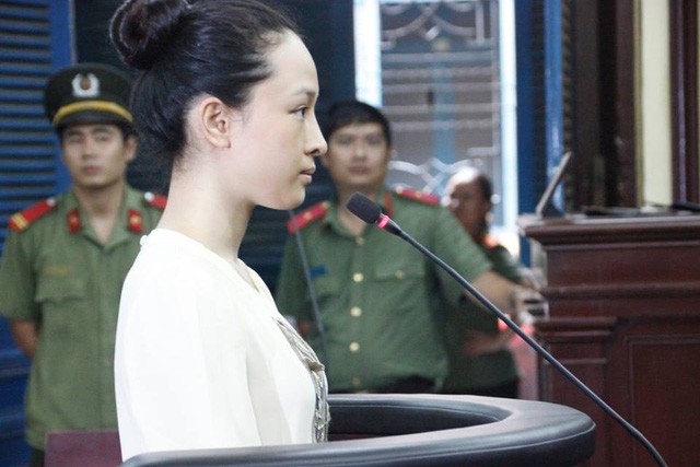 Tiếp tục truy tố Hoa hậu Phương Nga tội danh lừa đảo chiếm đoạt tài sản ảnh 1 Hoa hậu Phương Nga tại phiên tòa sơ thẩm vào tháng 8/2016.