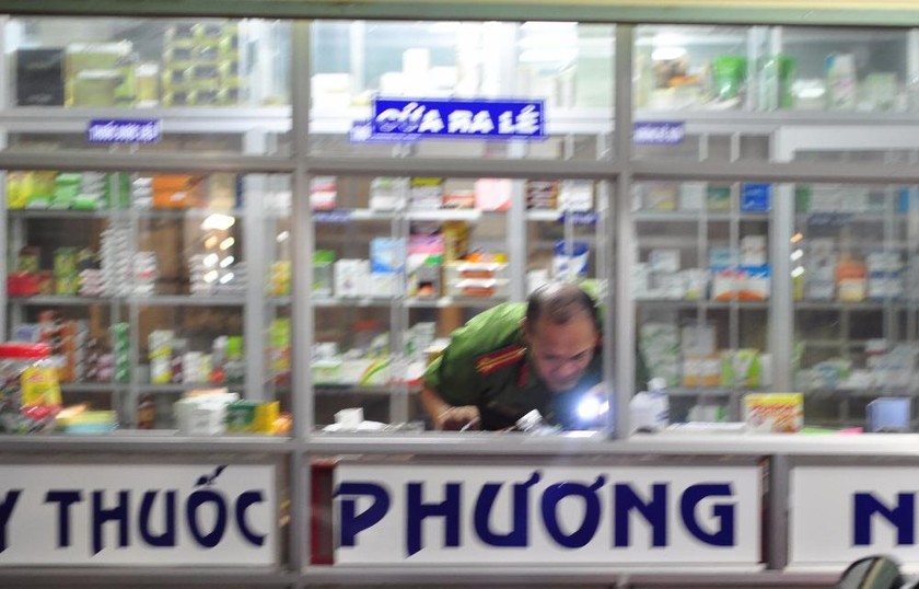 Đang lùng bắt kẻ chém chết chủ tiệm thuốc