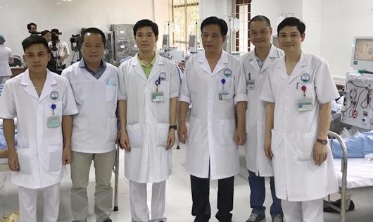 BS Hoàng Công Lương vận hành máy chạy thận trở lại