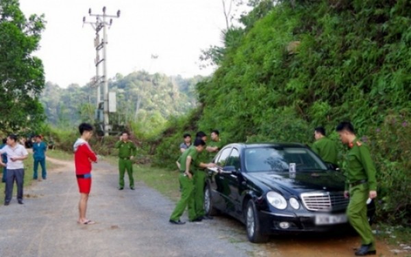 Hiện trường nơi phát hiện 3 người trong cùng gia đình tử vong trong xe ô tô.