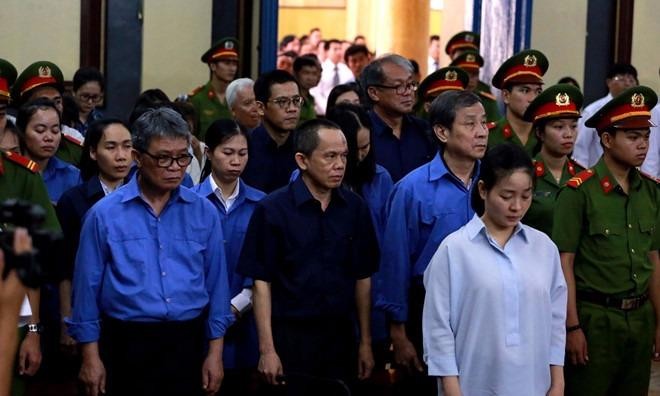 Các bị cáo trong phiên tòa diễn ra sáng 8.5.2018. Ảnh: N.Dương