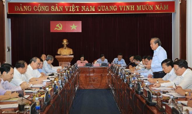 Phó Thủ tướng Trương Hòa Bình làm việc với Ban Thường vụ Thành ủy TPHCM